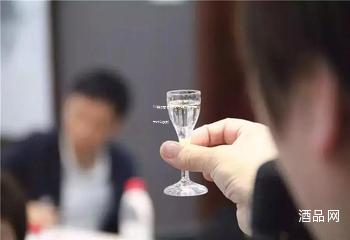 53度汉酱酒多少钱一瓶(汉酱酒属于什么档次)