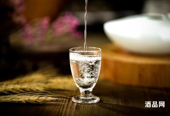 是酱香酒好喝还是浓香型的酒好喝(是酱香酒好喝还是浓香型的酒好喝呢)
