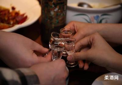 53度飞天茅台批发价多少钱一瓶,飞天茅台酒批发价格查询