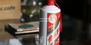 五粮液多少钱一箱52度价格表(五粮液多少钱一箱52度价格表及图片)
