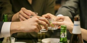 伊利白酒价格一览表(伊利酒250克价格)